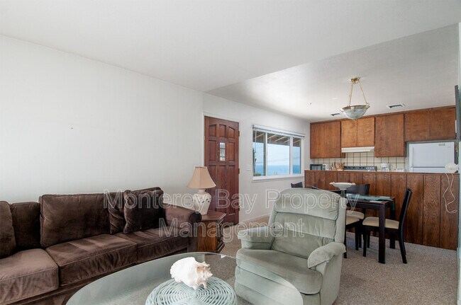 Building Photo - 215 2nd St