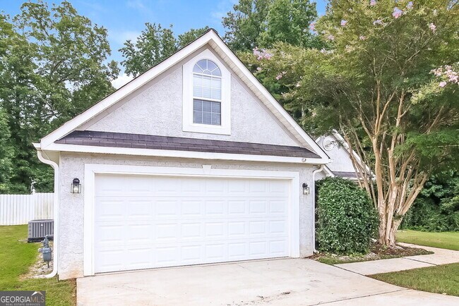 Building Photo - 1303 Vine Cir