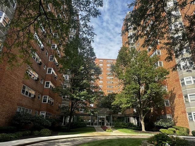 Building Photo - 4960 N Marine Dr