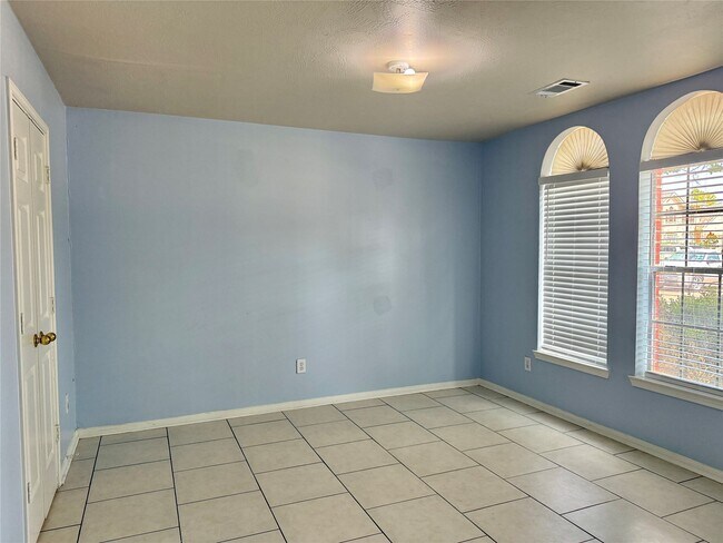 Foto del edificio - 14802 Bellflora Ct