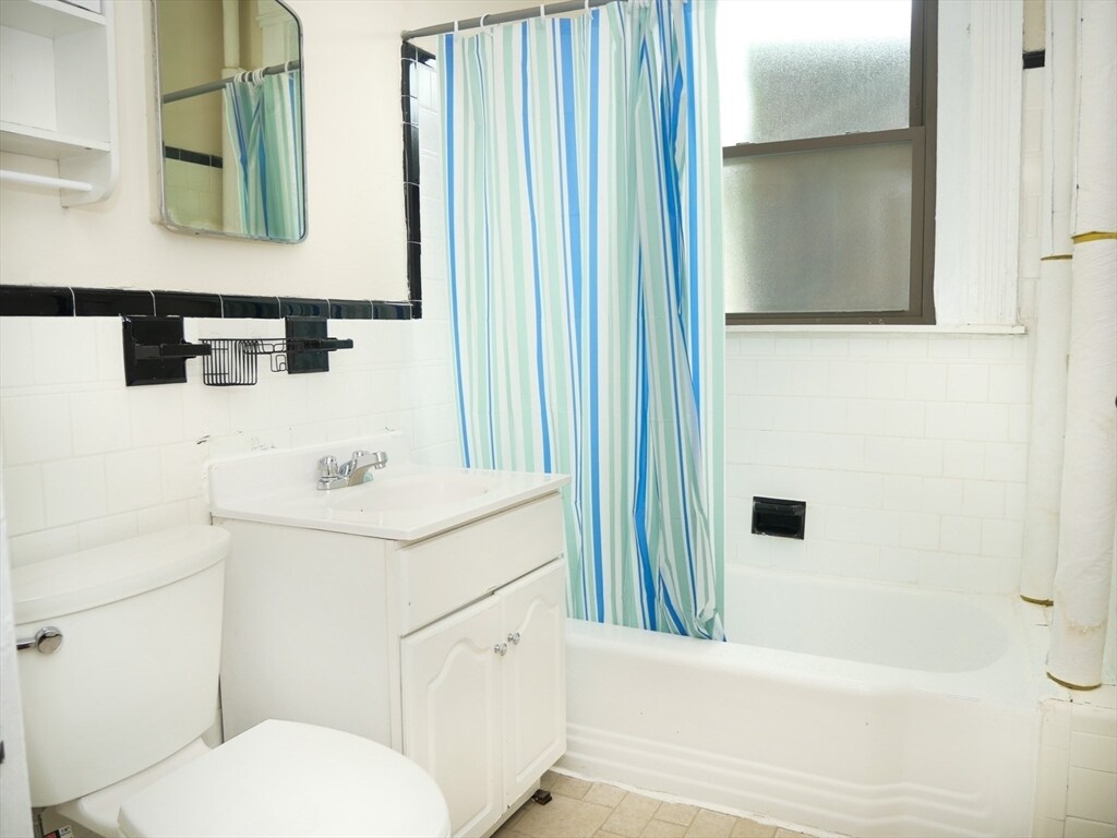 Foto del edificio - 1370 Beacon St