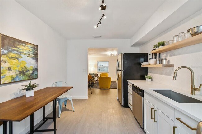Foto del edificio - 6422 S Adelia Ave