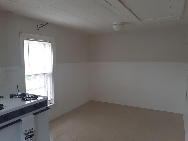 Building Photo - 812 Holdridge St