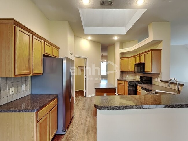 Building Photo - 2430 Fieldcrest Dr