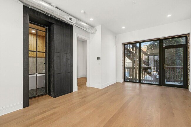 Foto del edificio - 1414 N Maplewood Ave