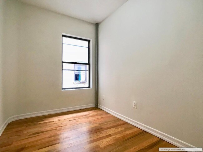 Building Photo - 520 W 136th St
