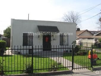 Building Photo - 446 W 69th St