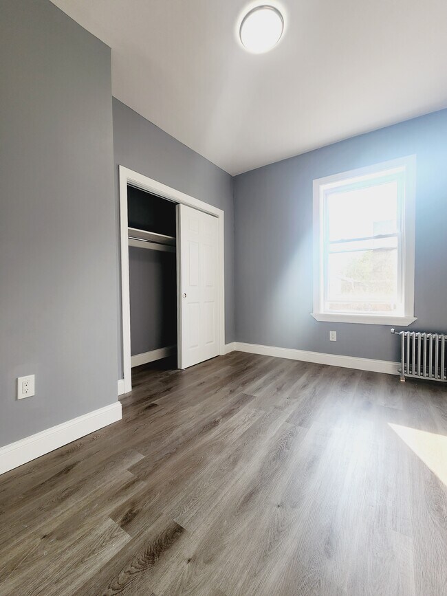 92-94 W 34th St 7B - 93 W 34th St