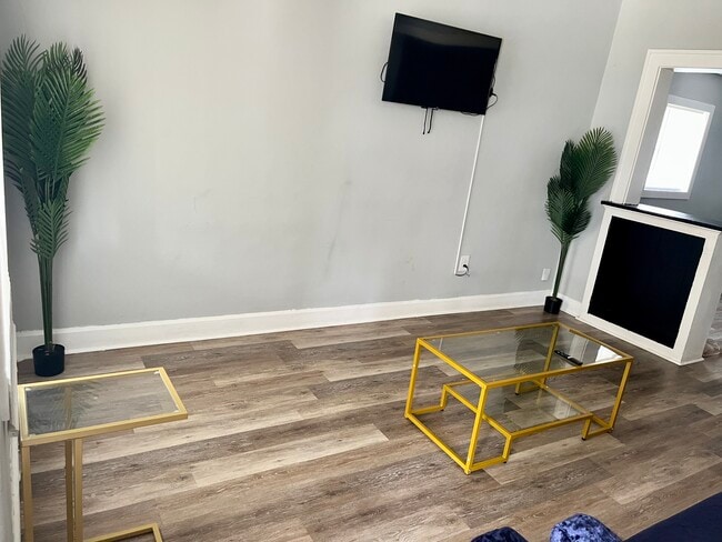 Foto del edificio - 645 Eastern Ave