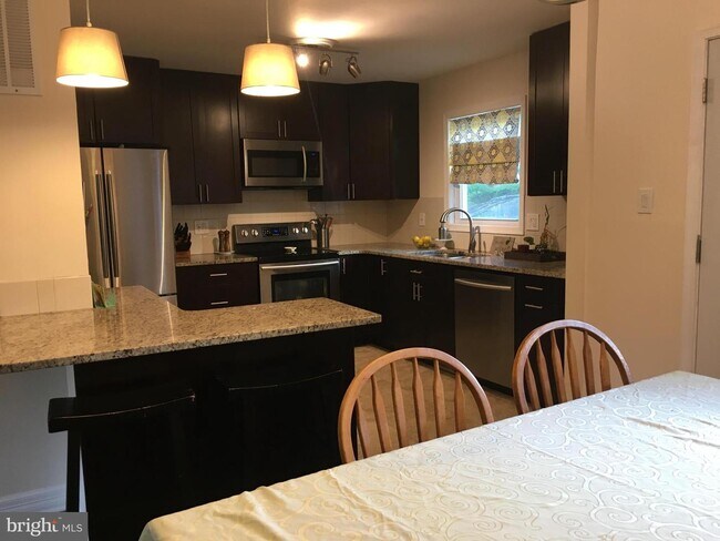 Foto del edificio - 1012 Playford Ln