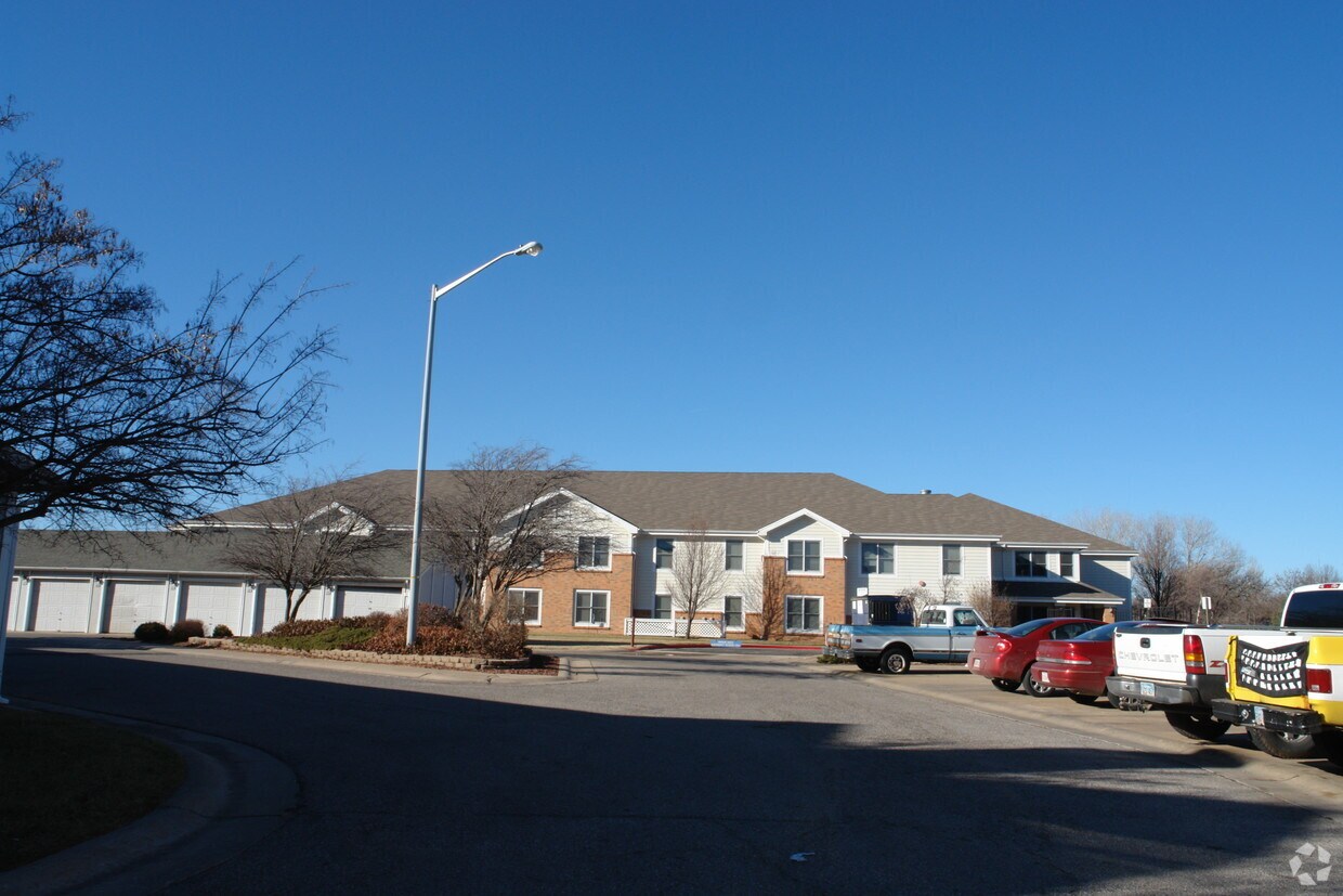 Lakefront Apartments in Derby, KS