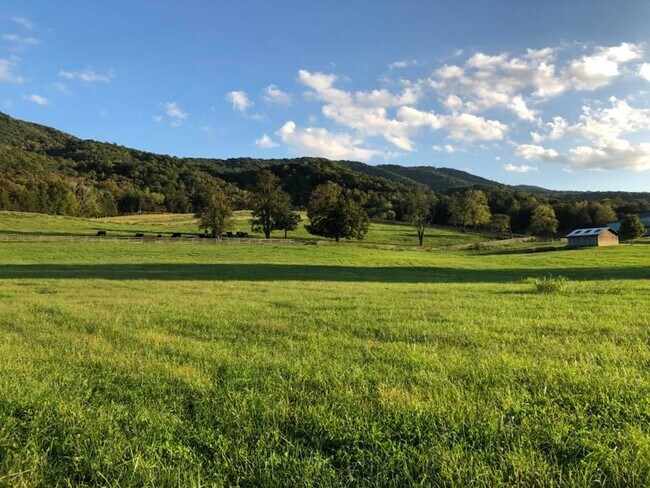 Foto del edificio - 3440 N Fork Farms