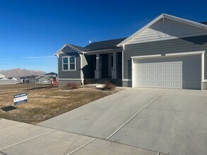 Building Photo - 284 W Saddlebrook Dr