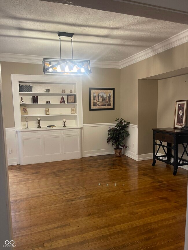 Building Photo - 117 E 36th St