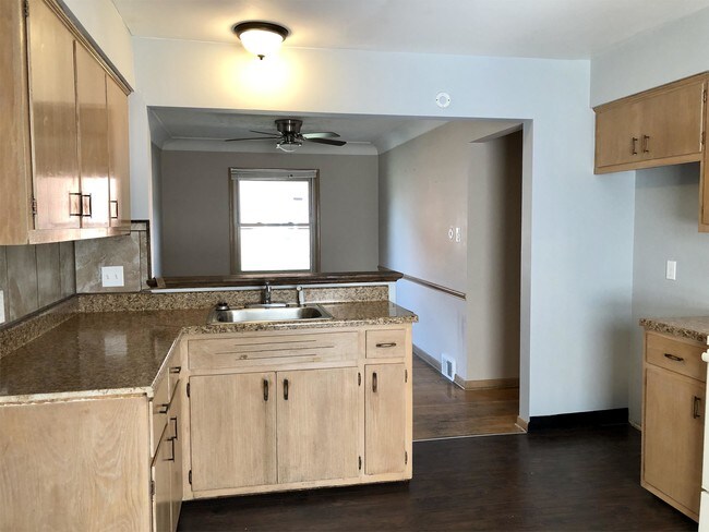 Foto del edificio - 509-511 Treeside Dr