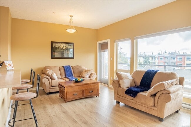 Photo du bâtiment - 2747 Jacklin Rd