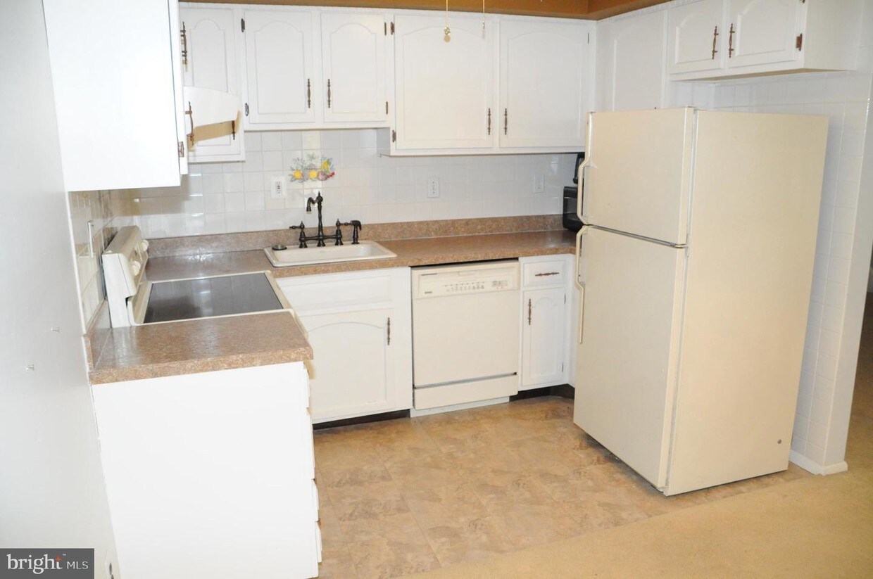 Primary Photo - 5200 Hilltop Dr