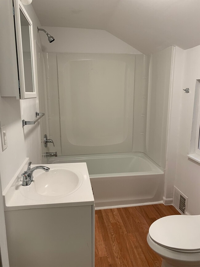 Building Photo - 9226 Valley St