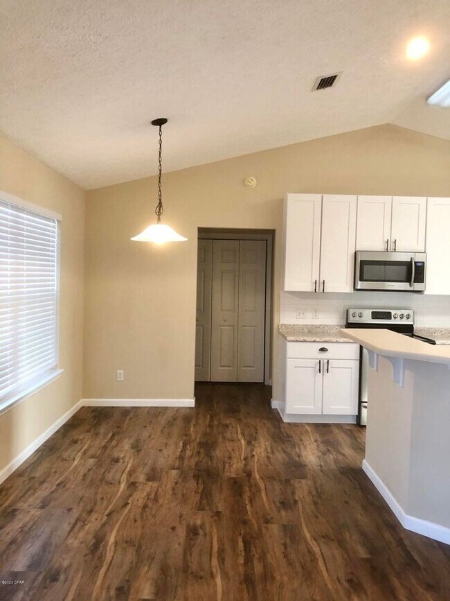 Building Photo - Single-Family House for Rent