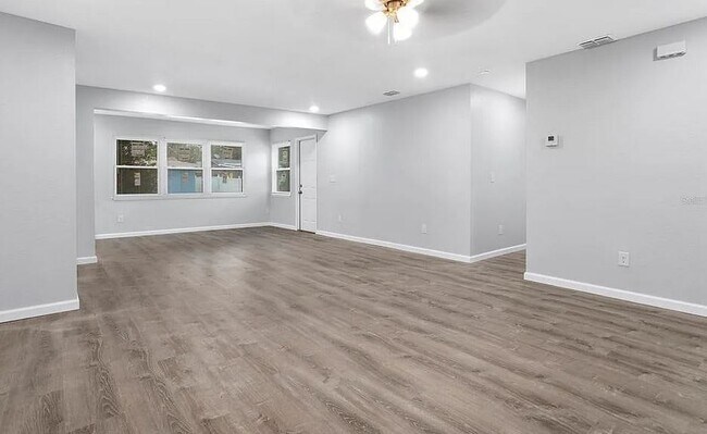 Foto del edificio - 823 Webster St