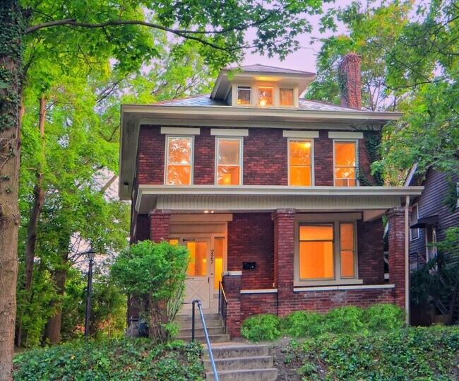 Building Photo - 227 E Northwood Ave