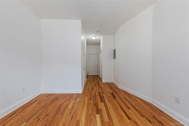 Foto del edificio - 1587 Lincoln Pl