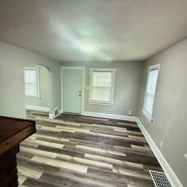 Building Photo - 670 Arbutus Ct