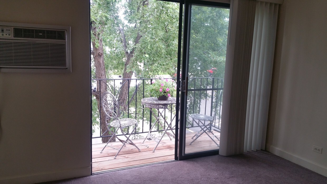 Foto principal - 843 Westmoreland Dr