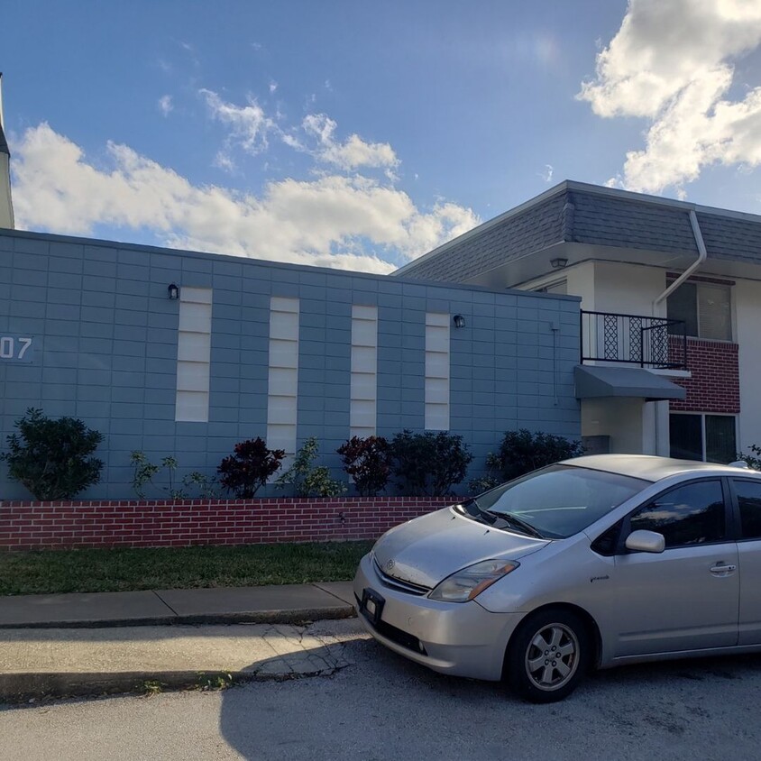 Primary Photo - 2 bedroom 1 bath NEWLY RENOVATED CONDO "NE...