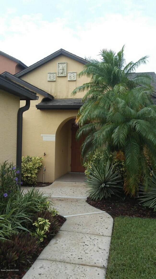 Building Photo - 990 Luminary Cir