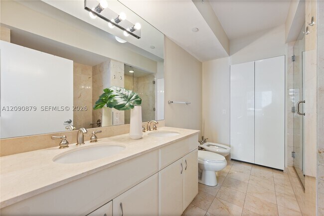 Foto del edificio - 6365 Collins Ave