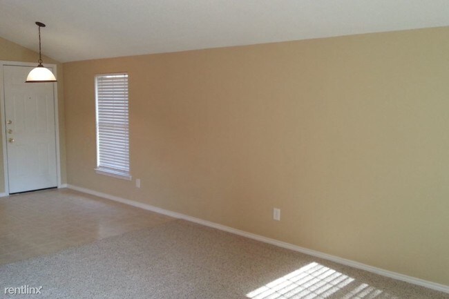 Building Photo - 609 S Walnut Creek Dr