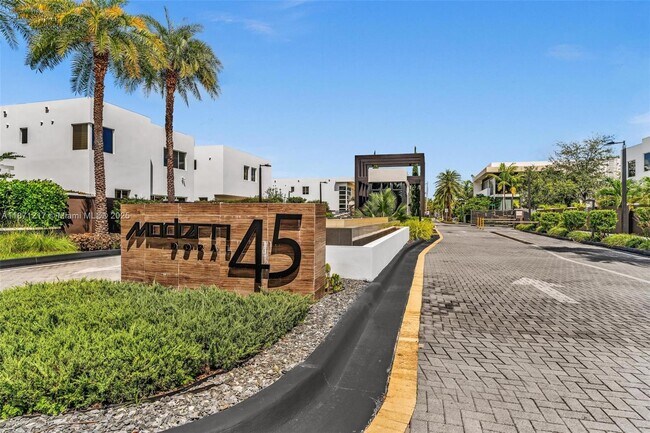 Foto del edificio - 9870 NW 74th Terrace