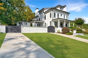 Building Photo - 1812 Wellbourne Dr NE