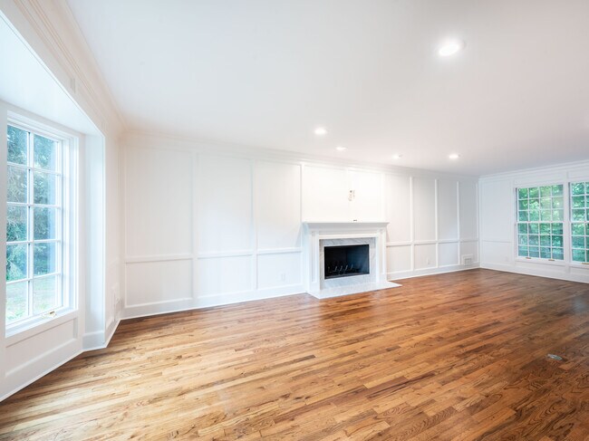 Building Photo - 85 Drake Ln