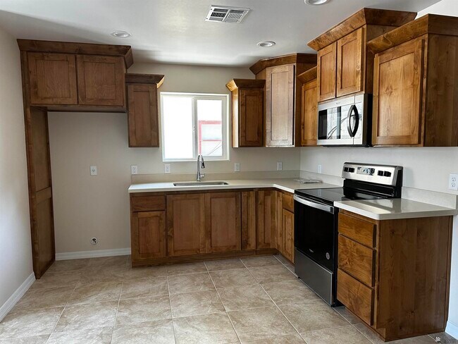 Building Photo - 436 S 17th Ave