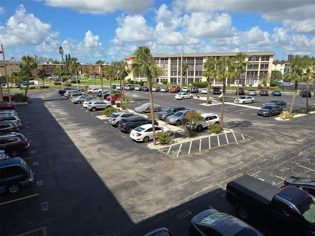 Building Photo - 3917 Lake Bayshore Dr