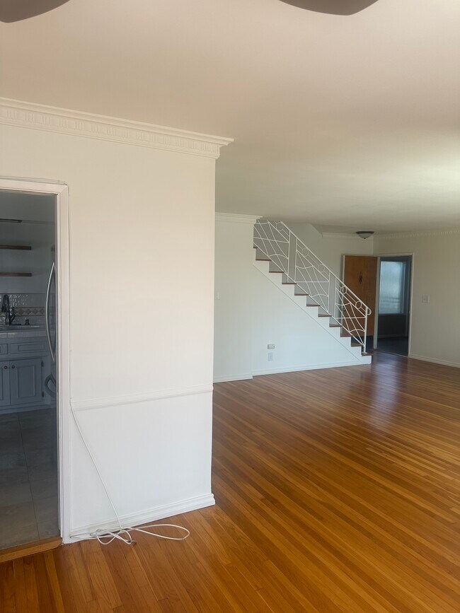 Foto del edificio - 8218 De Longpre Ave