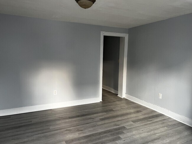 Building Photo - 306 N High St