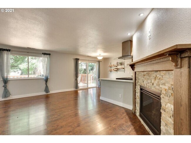 Foto del edificio - Beautiful 3Bed + 2bath Ranch Style Home in...