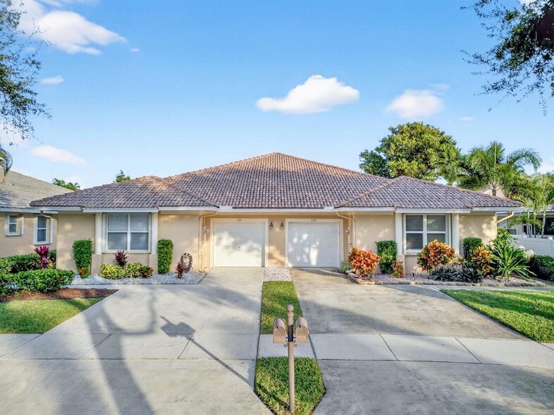 Primary Photo - 233 W Coral Trace Cir