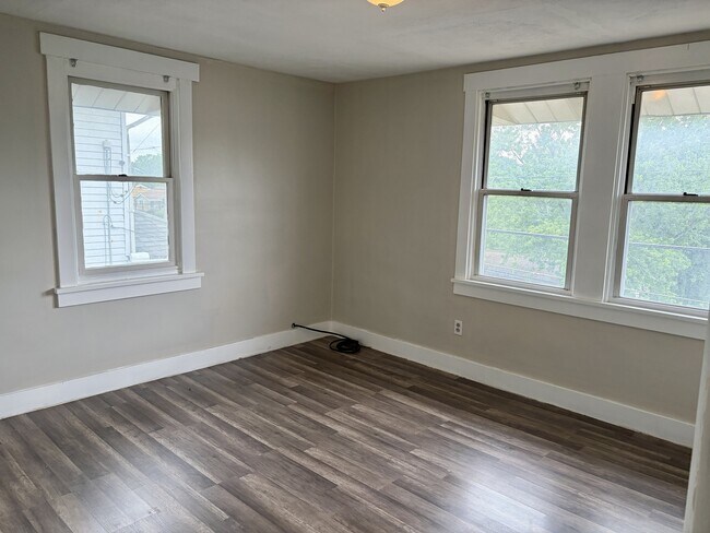 Foto del edificio - 2807 Homehurst Ave