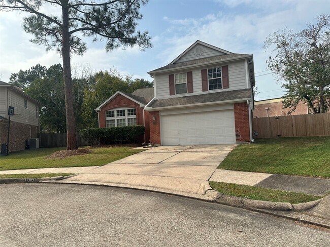 Foto del edificio - 14202 Misty Knoll Ct