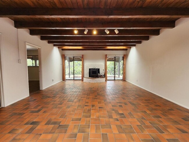 Building Photo - 1207 Cll Luna