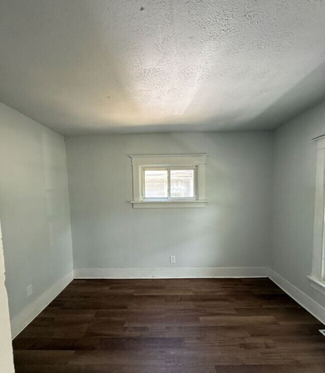 Foto del edificio - Section 8 Accepted! Spacious Newly Renovat...