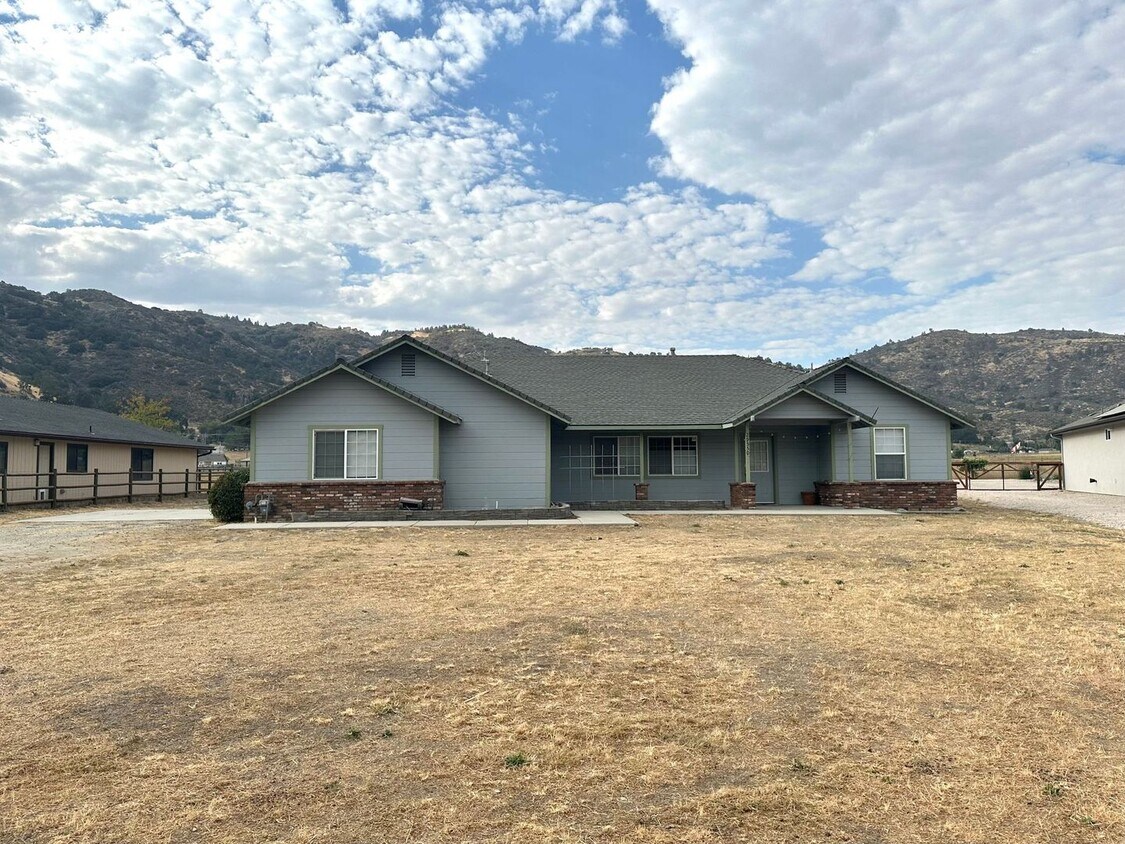 Foto principal - Coming Soon! In Bear Valley Springs! 3+2 p...