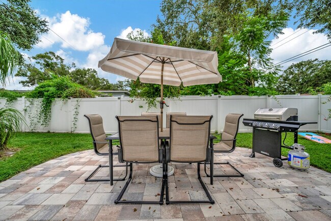 Foto del edificio - 10664 Starkey Rd