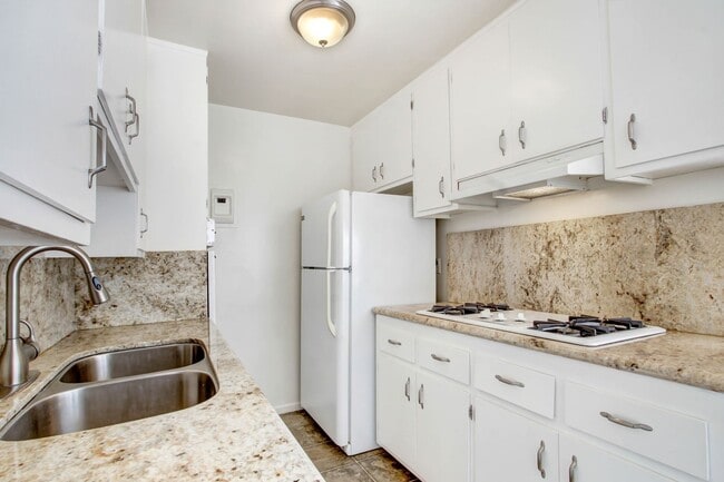 Building Photo - 1550 S Saltair Ave