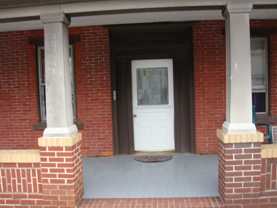 Front Entrance - 1401 E Philadelphia Ave