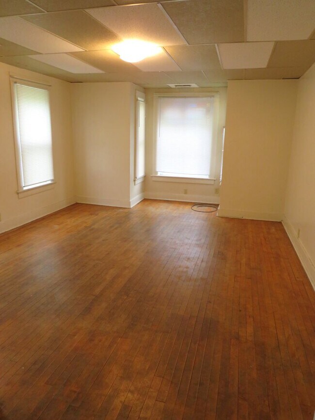 Building Photo - 2123 4th St